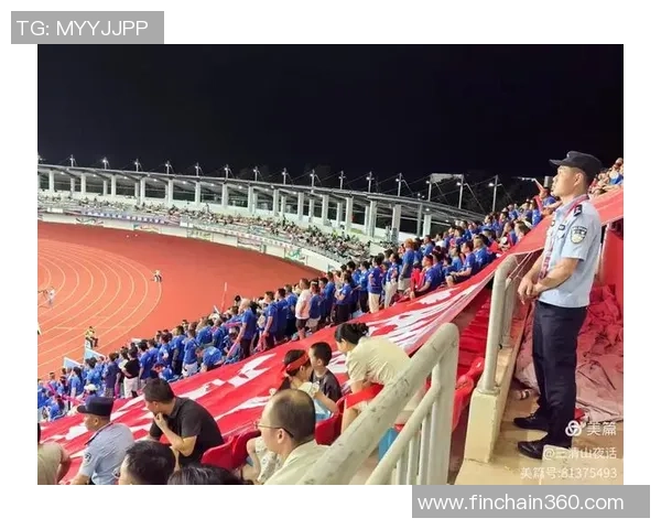 全明星足球盛宴点燃激情绿茵场球迷齐聚共庆足球之夜